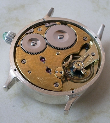 Armbanduhr mit robustem Taschenuhrwerk